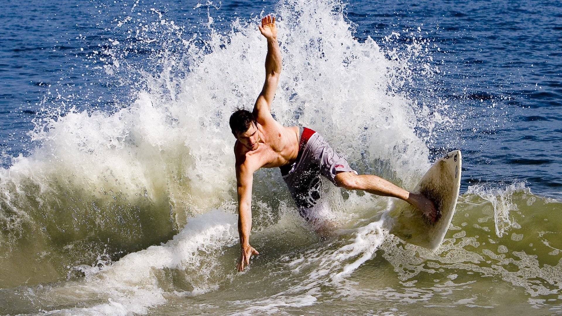 瑞士骑手马丁·福克斯荣获2024年最佳障碍赛骑手奖,表彰其卓越表现。