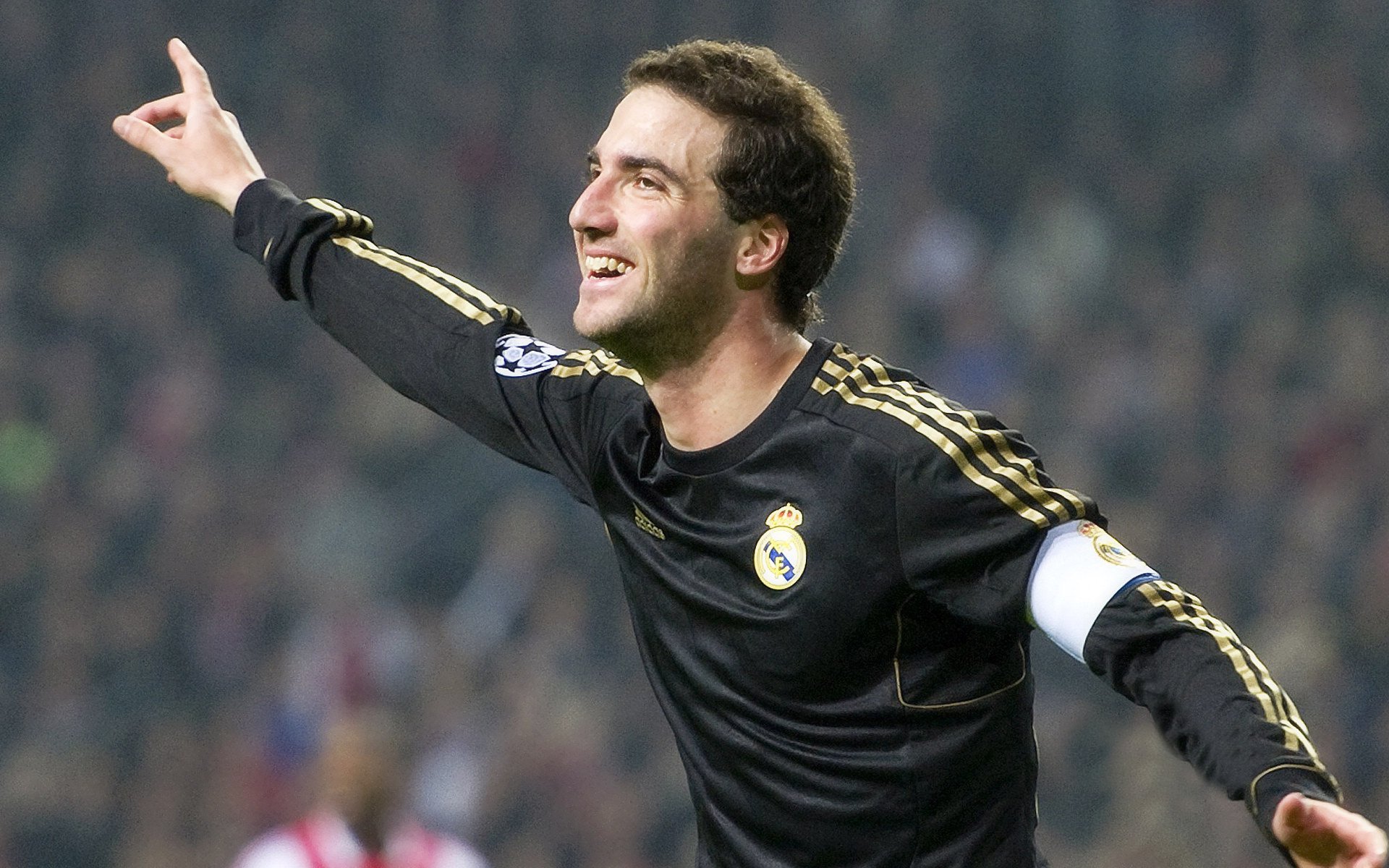 逆境中的坚守:奋战到底的欧冠球队精神,欧冠各个球队的口号